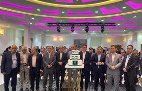 ‎اولین چراغ سرمایه‌گذاری برای تولید روز اول فروردین ١٤٠٤ کشور در مازندران روشن شد آیین بازآفرینی و احیای کارخانجات گروه صنایع غذایی و سلولزی مازندران با حضور مدیران استانی و شهرستان بابل و همچنین هیئت مدیره جدید مجموعه برگزار شد.